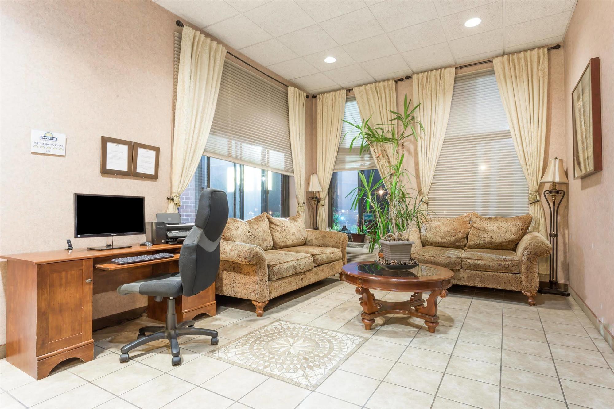 Quality Inn & Suites Clackamas - Portland Esterno foto